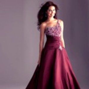 prom/wedding dress new size Medium